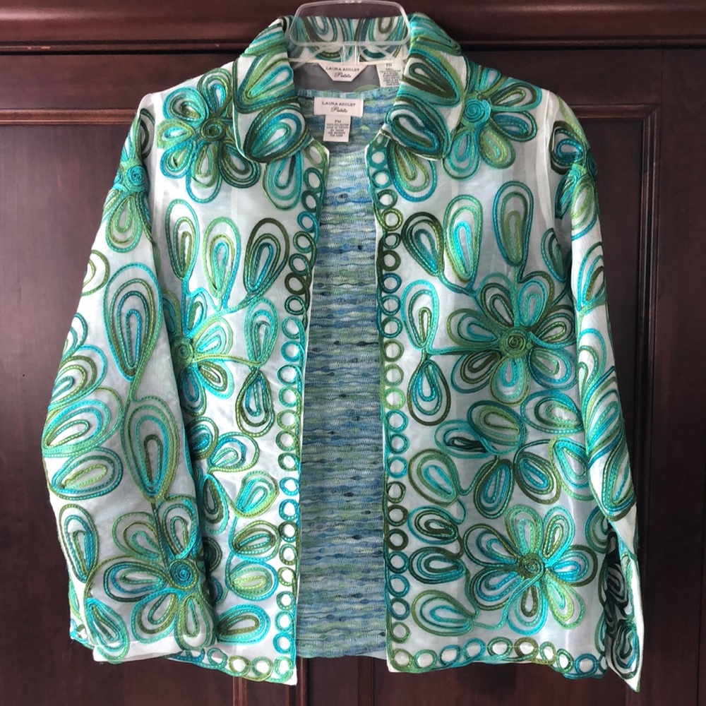 Beautiful organza jacket/cardigan and shell. Sz PM